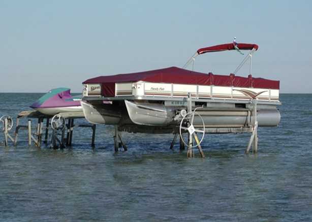 Great Lakes Lifts Heavy Water Boat Lift